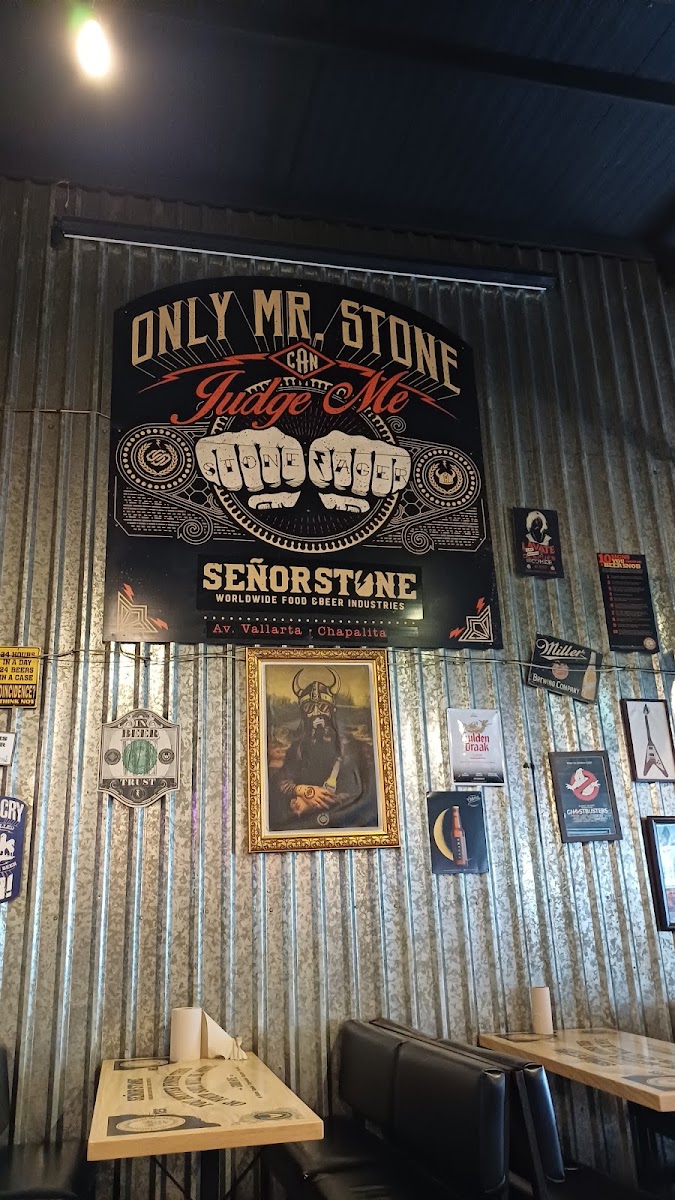 Señor Stone Av Vallarta